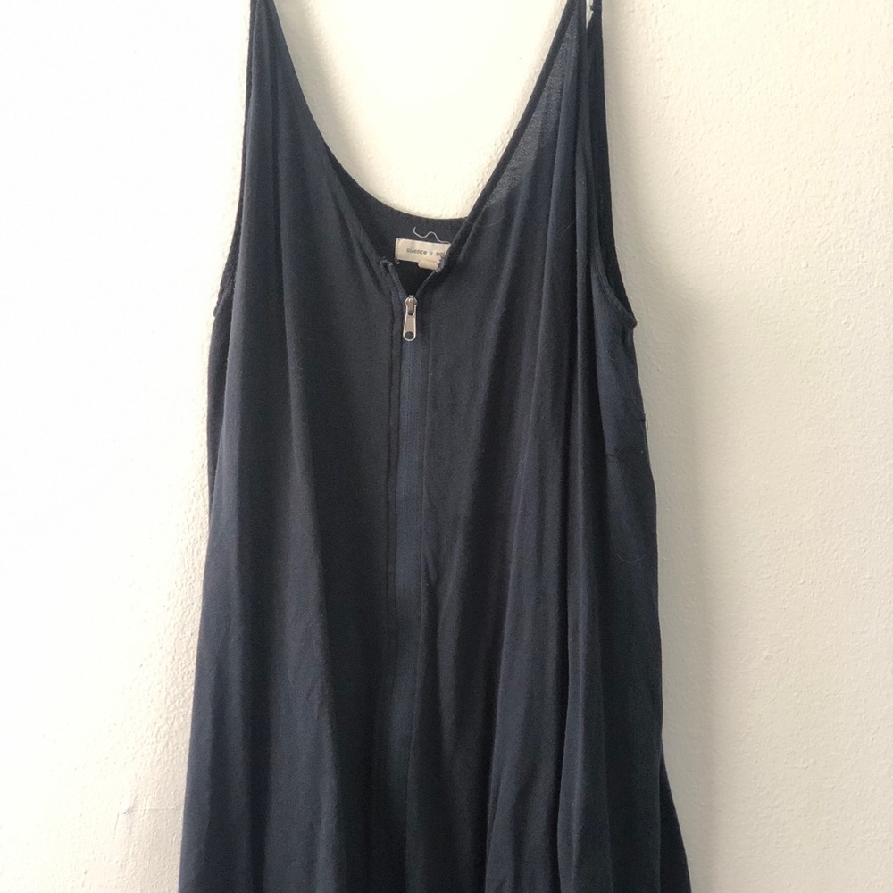 Silence & Noise tank